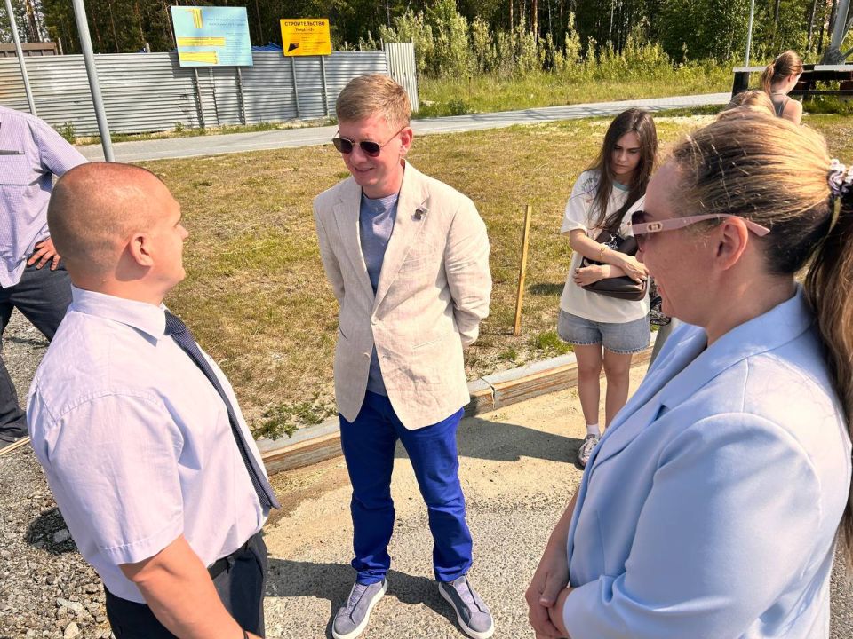 Депутат Сергей Парфенов принял участие в инспектировании строительства дороги «Тюменский тракт- ул. Киртбая». Партийный десант высадился сегодня здесь, чтобы оценить ход выполнения работ, которые должны закончится к концу... Депутат Сергей Парфенов принял участие в инспектировании строительства дороги «Тюменский тракт- ул. Киртбая». Партийный десант высадился сегодня здесь, чтобы оценить ход выполнения работ, которые должны закончится к концу...