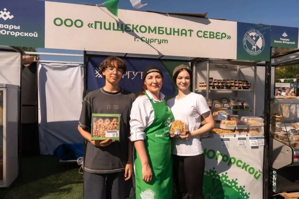 Более 30 сургутских товаропроизводителей приняли участие в выставке-ярмарке «Товары земли Югорской» Более 30 сургутских товаропроизводителей приняли участие в выставке-ярмарке «Товары земли Югорской»