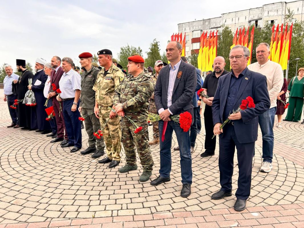 Сегодня в Сургуте состоялись мероприятия, посвященные Дню скорби Сегодня в Сургуте состоялись мероприятия, посвященные Дню скорби