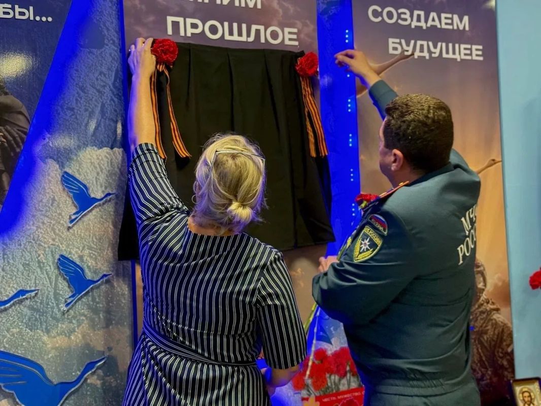 В Сургуте открыли мемориальную доску в память о погибшем бойце – Вадиме Евгеньевиче Степуре В Сургуте открыли мемориальную доску в память о погибшем бойце – Вадиме Евгеньевиче Степуре