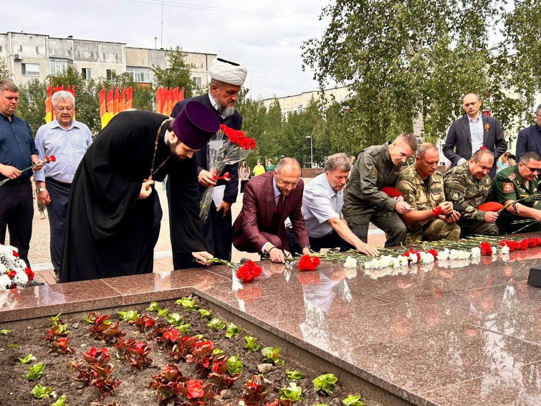 Сегодня в Сургуте состоялись мероприятия, посвященные Дню скорби Сегодня в Сургуте состоялись мероприятия, посвященные Дню скорби