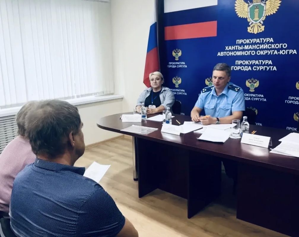 Заместитель прокурора автономного округа Григорий Сухоруков провел личный прием жителей г. Сургута Заместитель прокурора автономного округа Григорий Сухоруков провел личный прием жителей г. Сургута