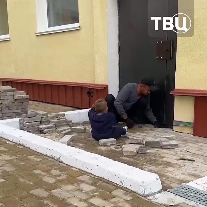 Юный строитель нашел своих давних друзей спустя два года разлуки