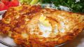 Как быстро приготовить вкусный завтрак: картофельные блины с яйцом