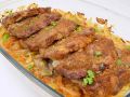 Праздничная свинина с луковой подушкой: быстро и вкусно