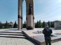 В ХМАО подросток на самокате осквернил мемориал «Воинская Слава»