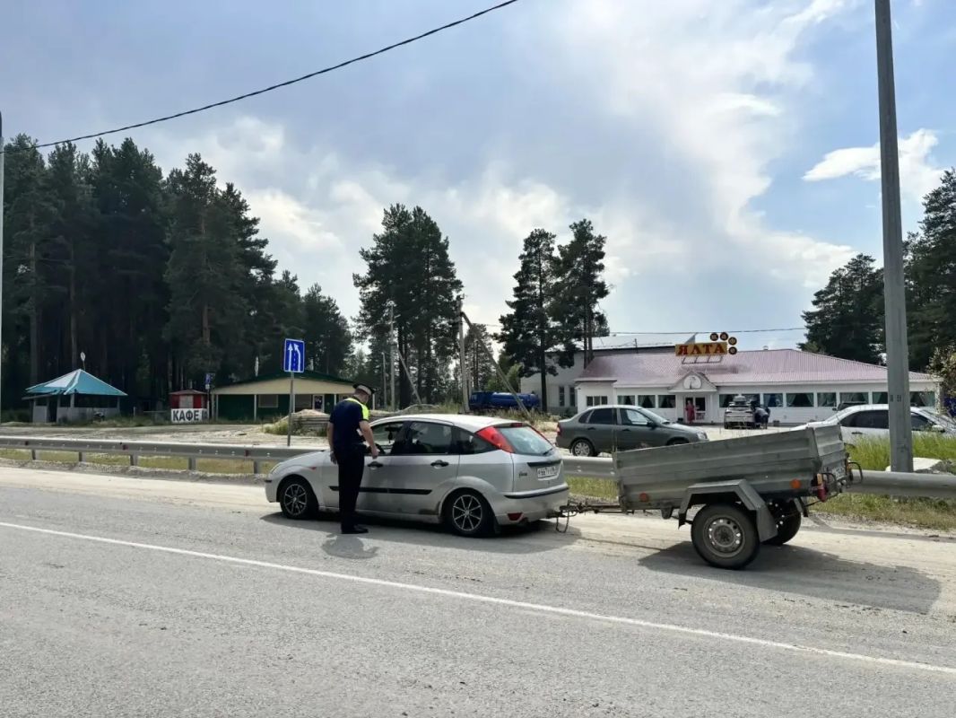Госавтоинспекторы Югры усиливают контроль на загородных автодорогах Госавтоинспекторы Югры усиливают контроль на загородных автодорогах