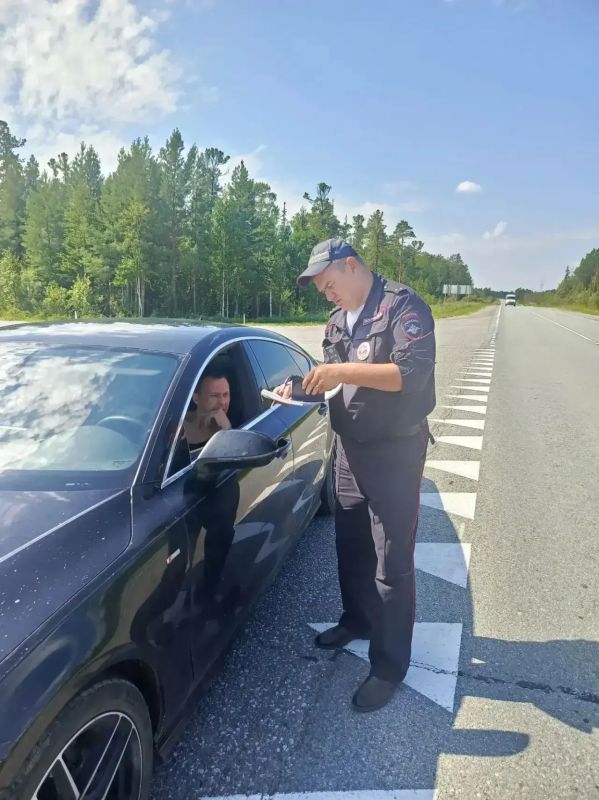 Госавтоинспекторы Югры усиливают контроль на загородных автодорогах Госавтоинспекторы Югры усиливают контроль на загородных автодорогах