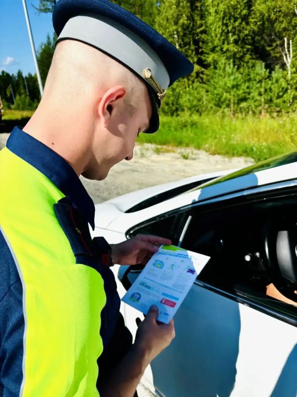 Госавтоинспекторы Югры усиливают контроль на загородных автодорогах Госавтоинспекторы Югры усиливают контроль на загородных автодорогах