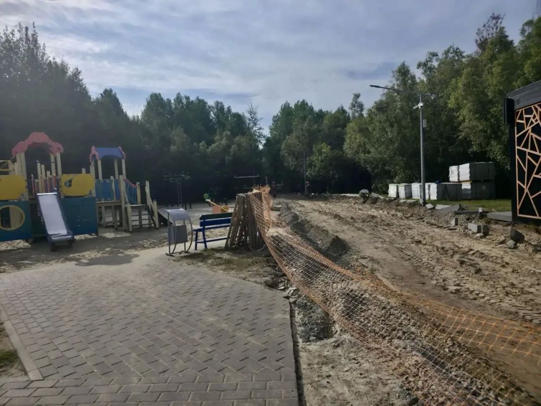 В Сургуте продолжается благоустройство парка «За Саймой» В Сургуте продолжается благоустройство парка «За Саймой»