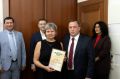 Сегодня в преддверии праздника - Дня строителя, исполняющий обязанности Председателя Думы города Виктор Пономарев в торжественной обстановке поздравил коллектив «Сибпромстрой-Югория»