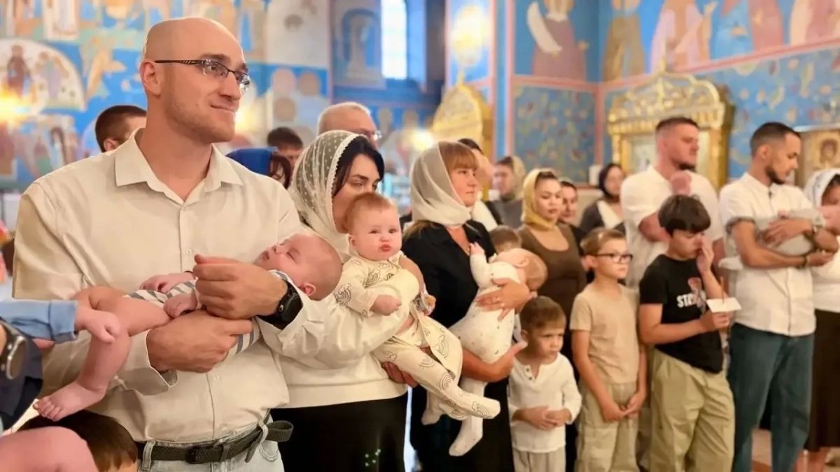 Для большой семьи — большой день: дети из многодетных семей Югры приняли Крещение Для большой семьи — большой день: дети из многодетных семей Югры приняли Крещение