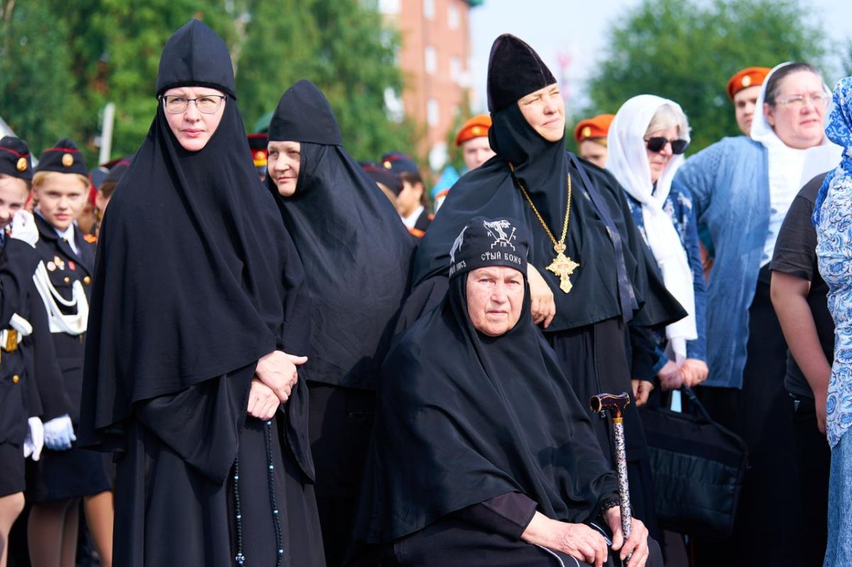 В Белом Яре открыли памятник Святым Царственным Страстотерпцам В Белом Яре открыли памятник Святым Царственным Страстотерпцам