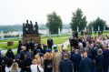 Губернатор ХМАО открыл памятник Николаю II и членам его семьи