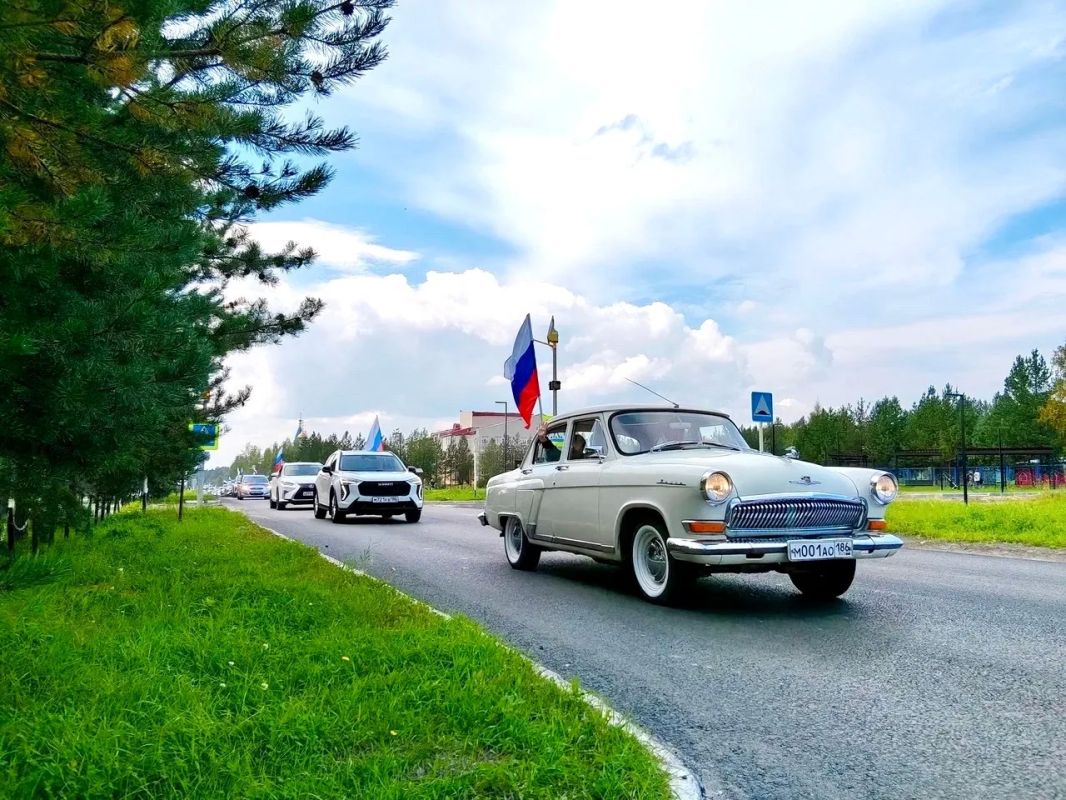 Югра отметила День Государственного флага России Югра отметила День Государственного флага России