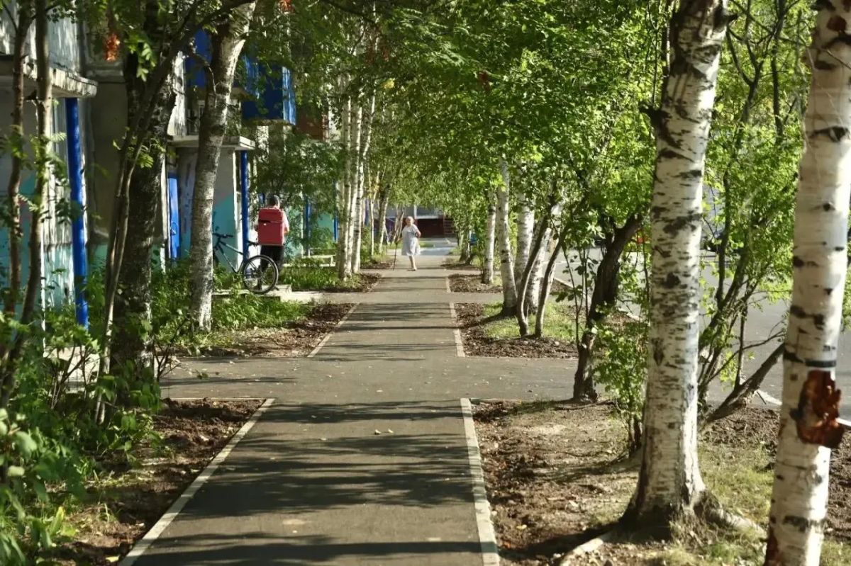 В Сургуте завершают ремонт десяти городских дворов В Сургуте завершают ремонт десяти городских дворов