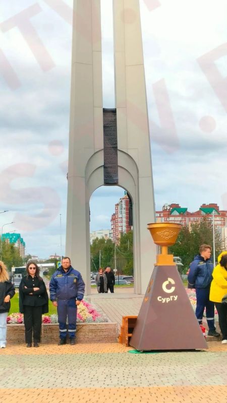 День знаний сегодня отмечают, конечно, не только в школах — глава Сургута Максим Слепов на площади госуниверситета обратился к студентам: День знаний сегодня отмечают, конечно, не только в школах — глава Сургута Максим Слепов на площади госуниверситета обратился к студентам: