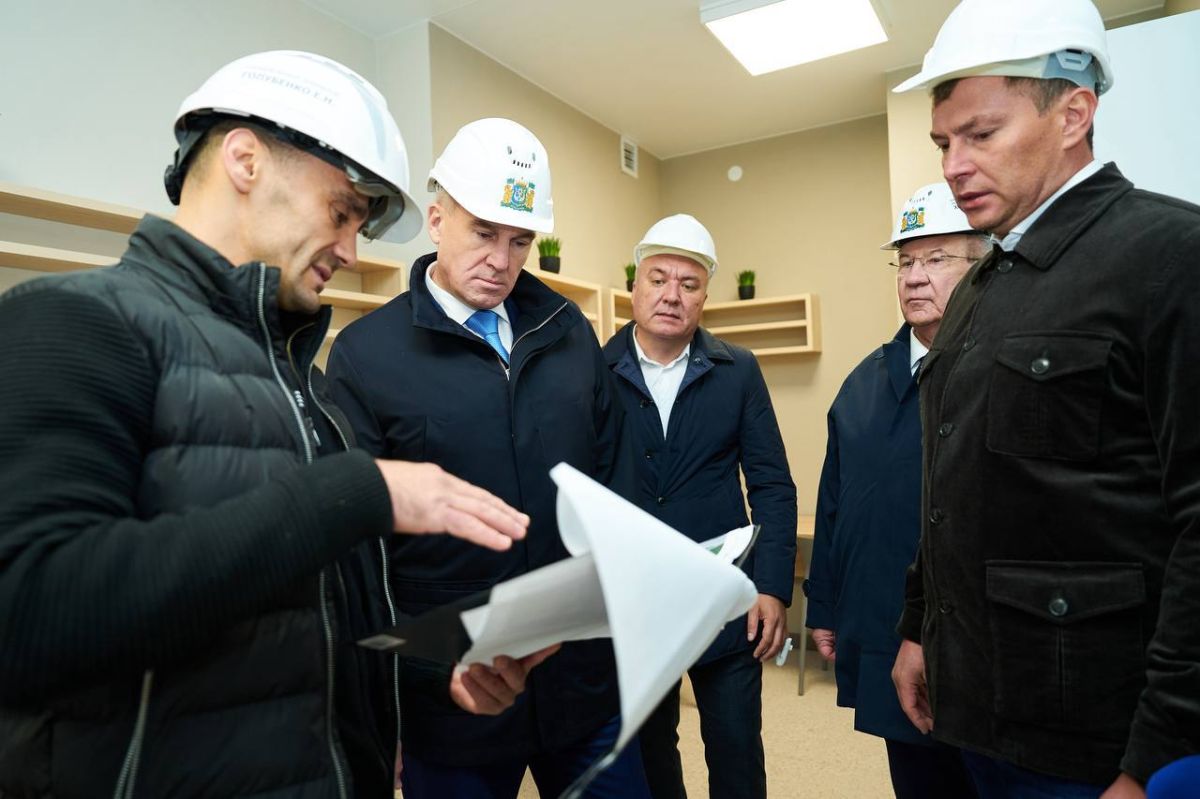 Руслан Кухарук проинспектировал стройплощадку общежития политехнического колледжа в Когалыме Руслан Кухарук проинспектировал стройплощадку общежития политехнического колледжа в Когалыме