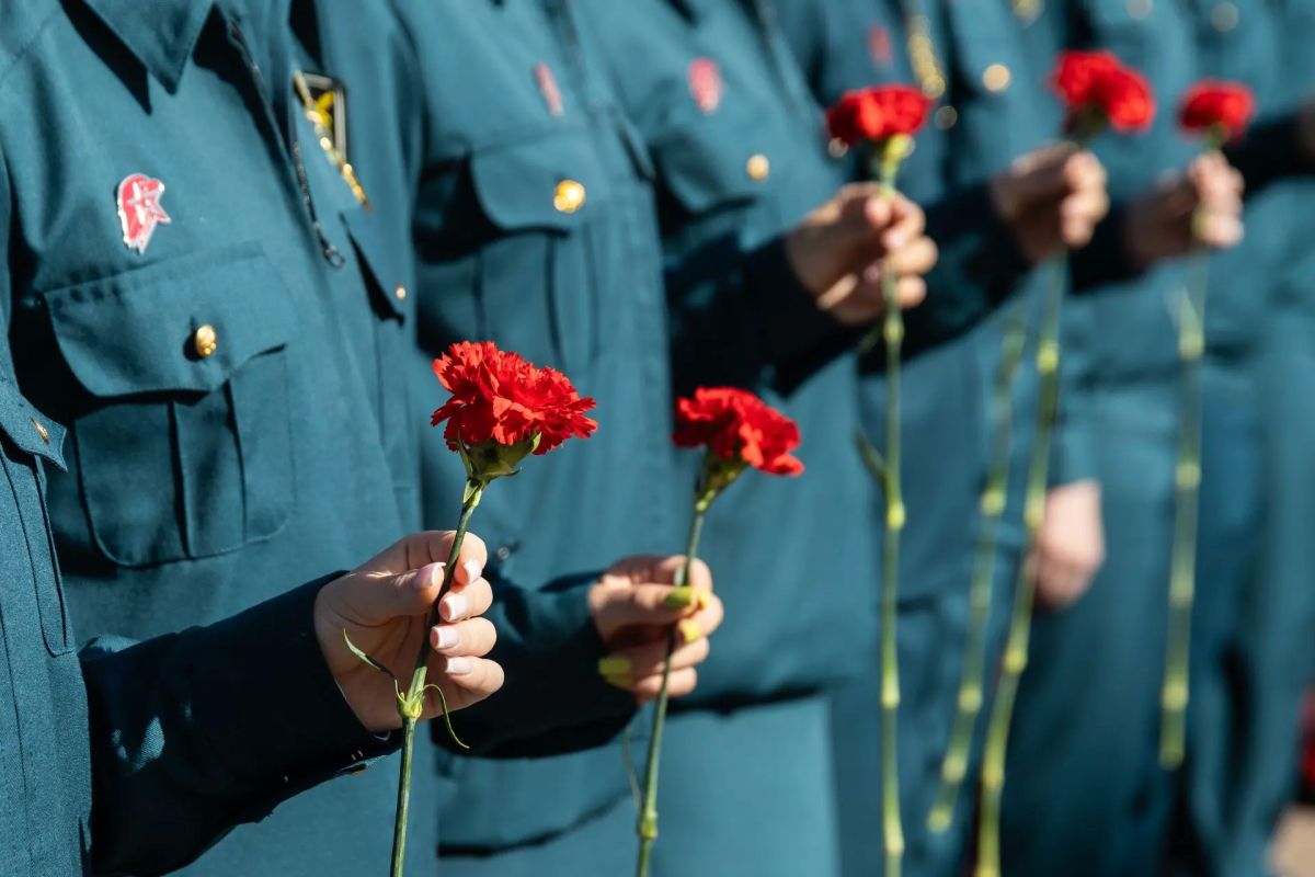 В Сургуте почтили память жертв террористических актов В Сургуте почтили память жертв террористических актов