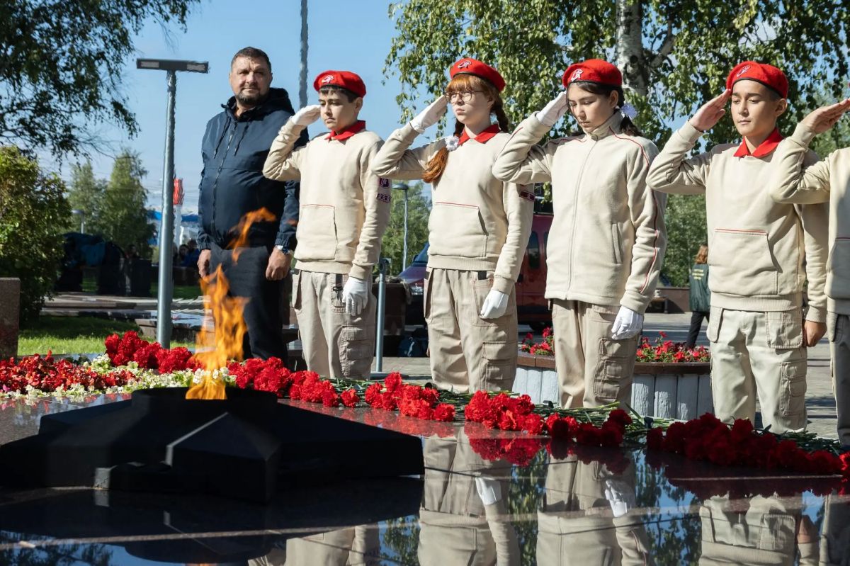 В Сургуте почтили память жертв террористических актов В Сургуте почтили память жертв террористических актов