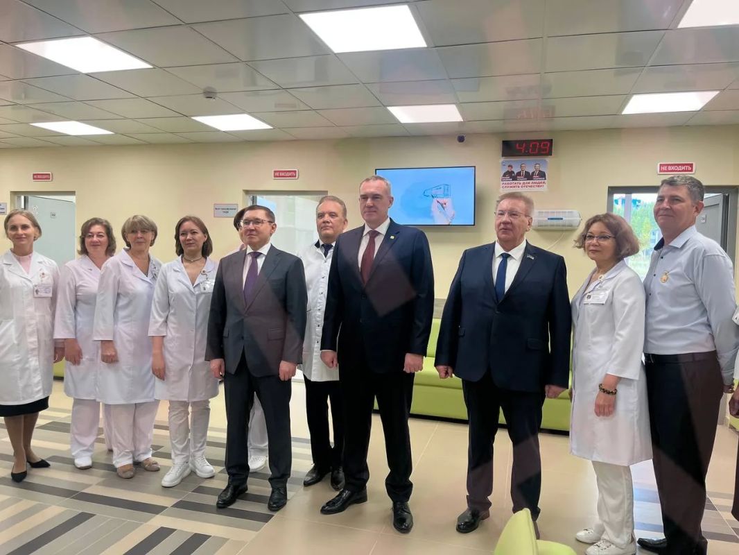 Владимир Якушев и Руслан Кухарук осмотрели новую станцию переливания крови в Сургуте Владимир Якушев и Руслан Кухарук осмотрели новую станцию переливания крови в Сургуте