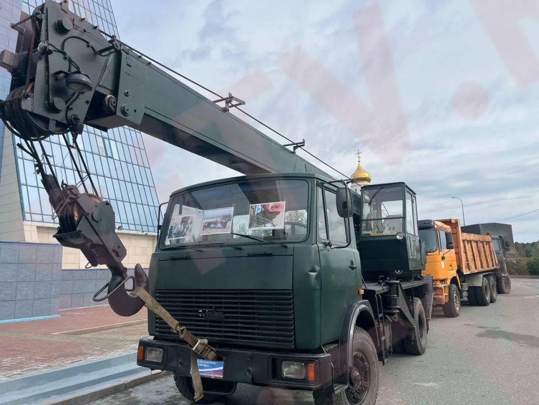 Из Сургута в зону специальной военной операции отправили очередной гуманитарный конвой Из Сургута в зону специальной военной операции отправили очередной гуманитарный конвой
