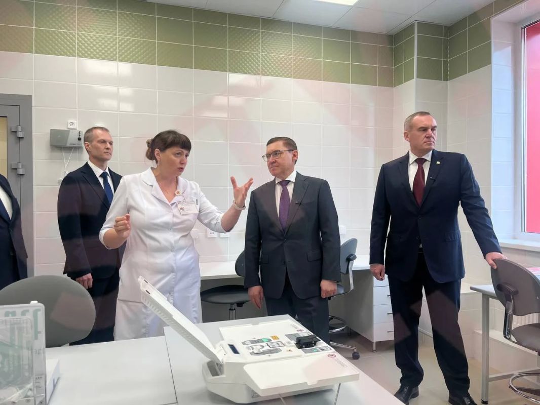Владимир Якушев и Руслан Кухарук осмотрели новую станцию переливания крови в Сургуте Владимир Якушев и Руслан Кухарук осмотрели новую станцию переливания крови в Сургуте