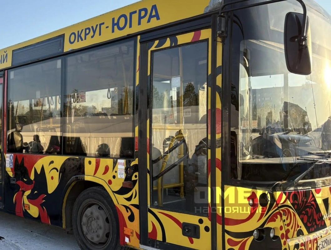 По Сургуту начнёт ездить автобус в стиле хохломы По Сургуту начнёт ездить автобус в стиле хохломы