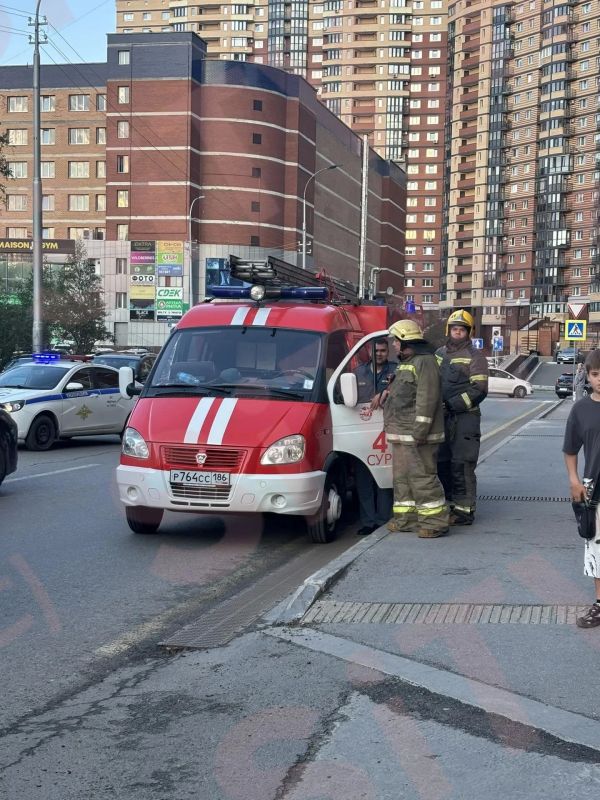 В Сургуте на улице Университетской произошло ДТП с несовершеннолетним — в ситуации разбираются сотрудники Госавтоинспекции, также на месте медики и спасатели, передает журналист СТВ В Сургуте на улице Университетской произошло ДТП с несовершеннолетним — в ситуации разбираются сотрудники Госавтоинспекции, также на месте медики и спасатели, передает журналист СТВ