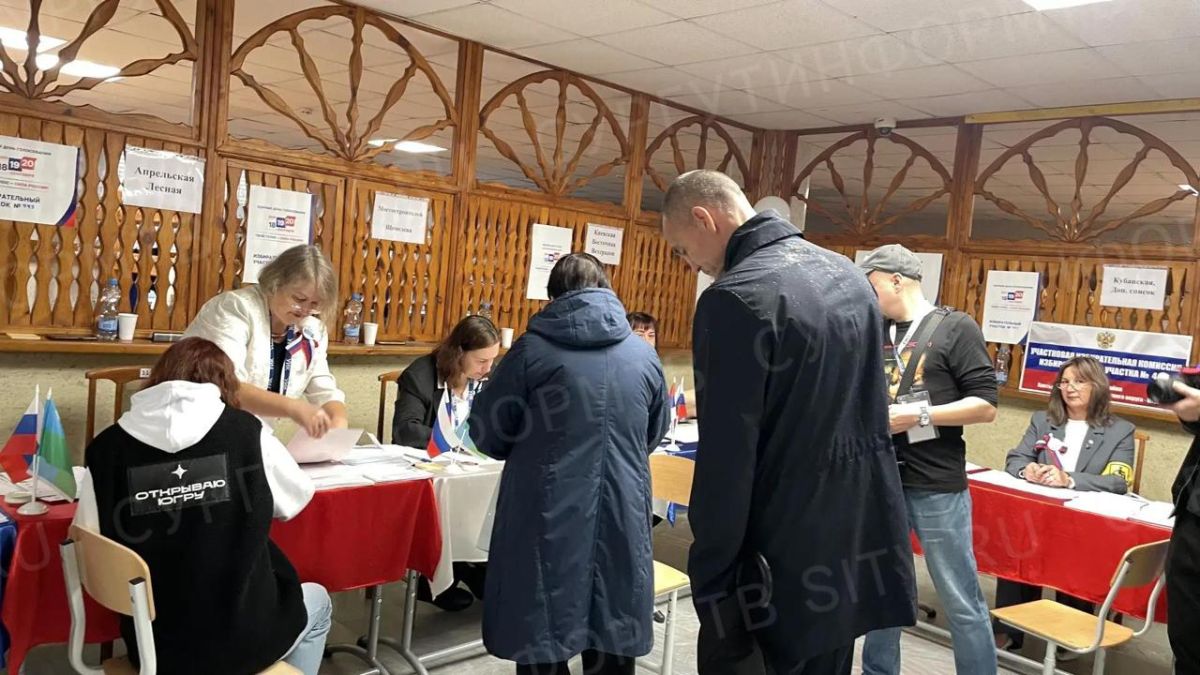 В Барсово одним из первых проголосовал глава Сургутского района Андрей Трубецкой В Барсово одним из первых проголосовал глава Сургутского района Андрей Трубецкой