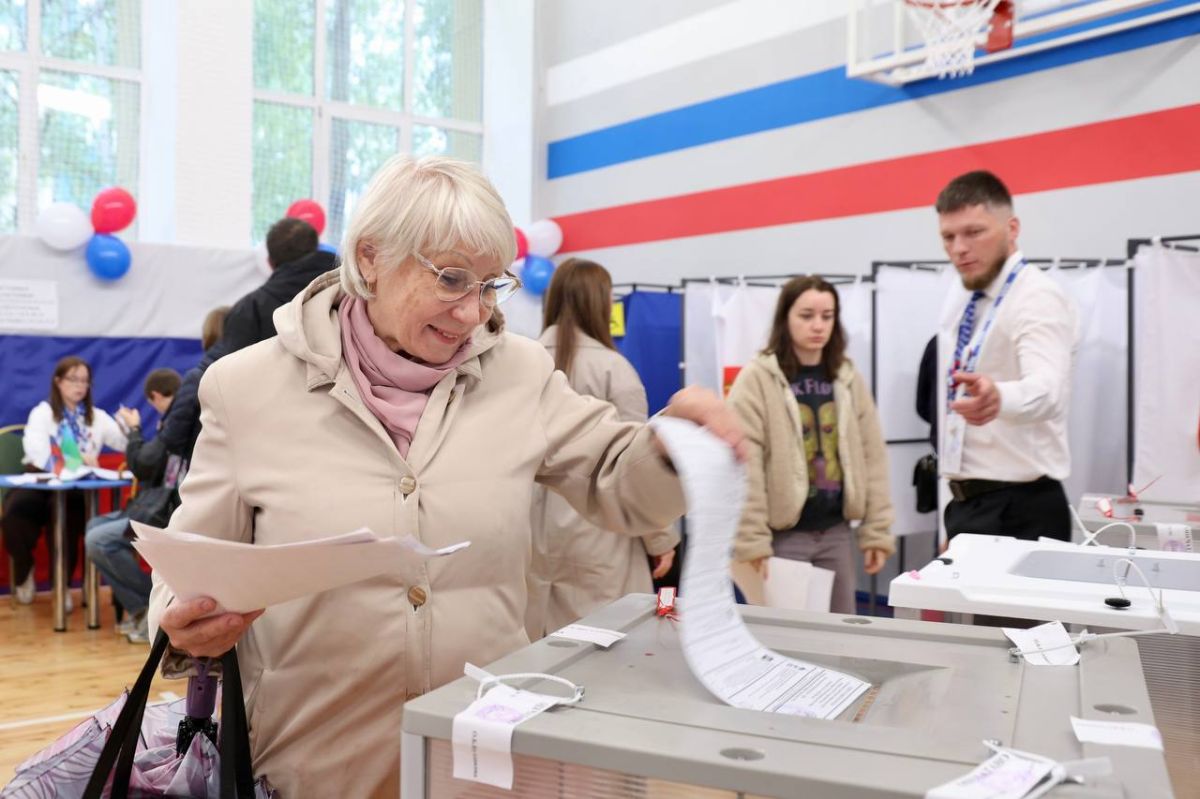 Сургутяне массово идут на выборы с самого утра Сургутяне массово идут на выборы с самого утра