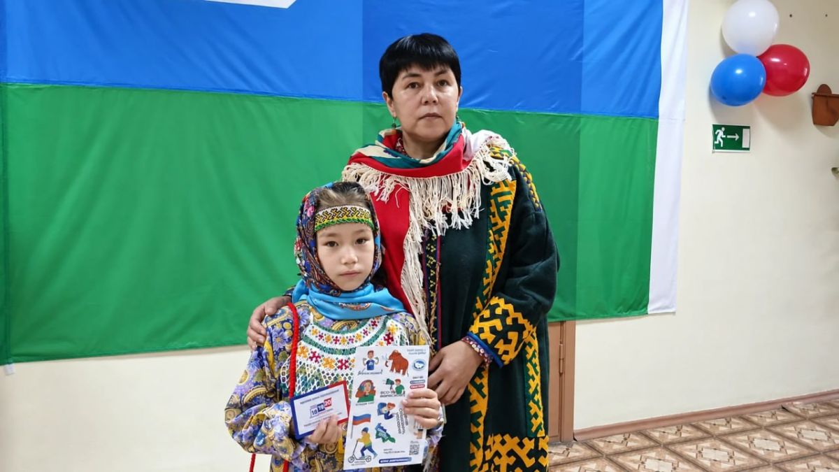 С вековыми традициями: коренные народы Югры приходят на выборы в национальных костюмах С вековыми традициями: коренные народы Югры приходят на выборы в национальных костюмах