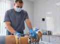Молодой травматолог из Сургута спас ногу пациентке после ДТП с электросамокатом