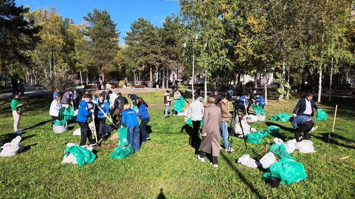 Сирени, клёны, яблони украсили обновленный Сквер Дружбы народов в Сургуте Сирени, клёны, яблони украсили обновленный Сквер Дружбы народов в Сургуте