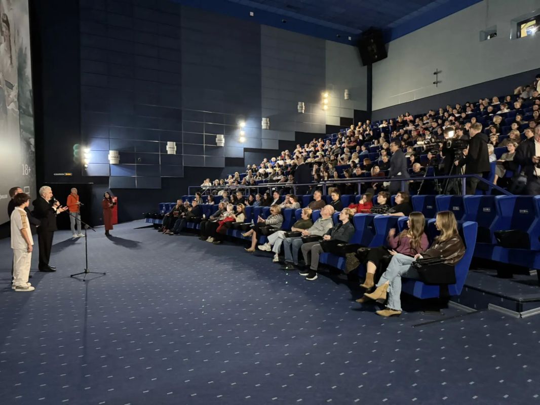 В Сургуте состоялась премьера кинокартины «Романовы: преданность и предательство»