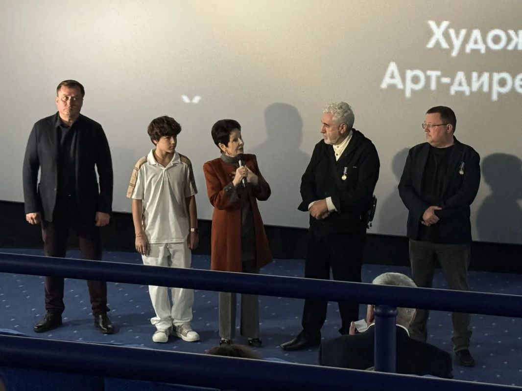 В Сургуте состоялась премьера кинокартины «Романовы: преданность и предательство» В Сургуте состоялась премьера кинокартины «Романовы: преданность и предательство»
