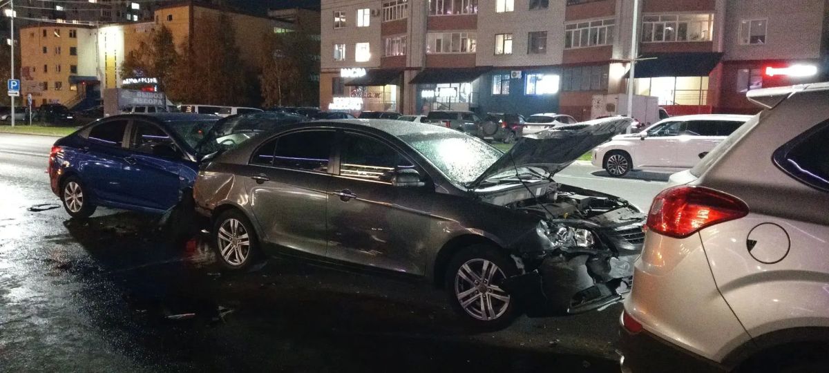 В Сургуте произошло массовое ДТП с участием скорой помощи В Сургуте произошло массовое ДТП с участием скорой помощи