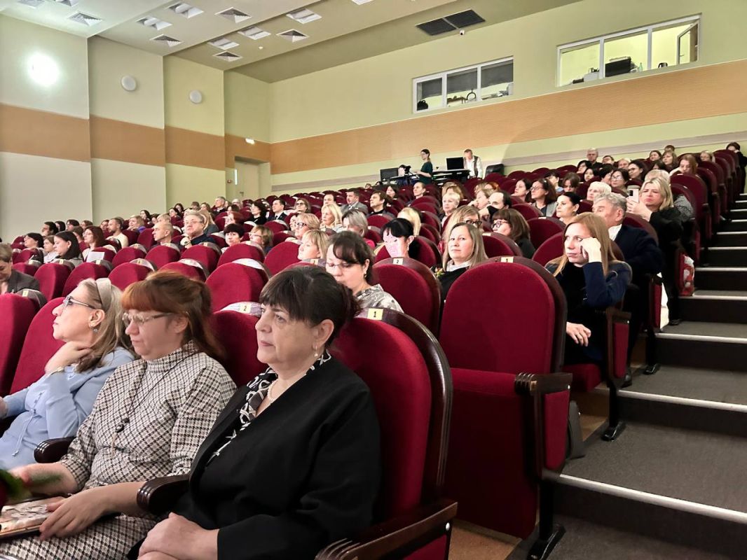 Депутат Богдан Гужва пришел сегодня в детскую школу искусств №2, где состоялось торжественное мероприятие, посвященное Дню музыки и Дню учителя «В гармонии с призванием» Депутат Богдан Гужва пришел сегодня в детскую школу искусств №2, где состоялось торжественное мероприятие, посвященное Дню музыки и Дню учителя «В гармонии с призванием»