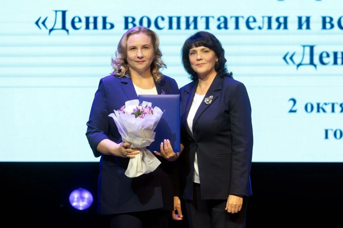 Более 80 учителей и воспитателей наградили в Сургуте Более 80 учителей и воспитателей наградили в Сургуте