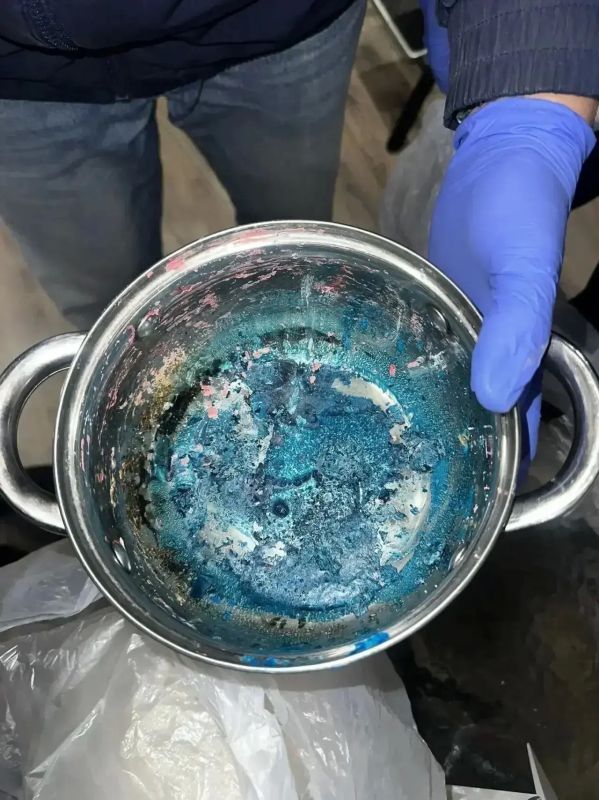 В Сургуте полицейские при помощи БПЛА пресекли попытку сбыта крупной партии наркотиков В Сургуте полицейские при помощи БПЛА пресекли попытку сбыта крупной партии наркотиков