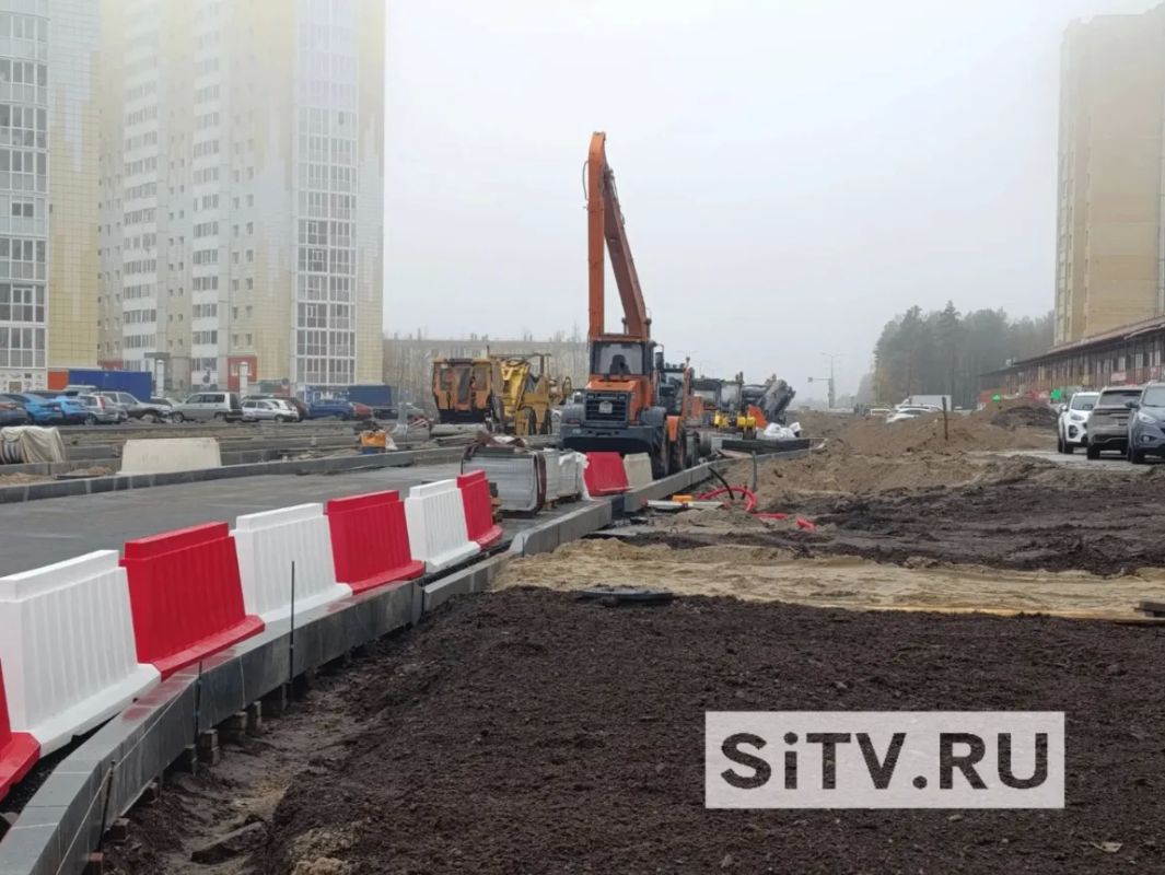 Губернатор Югры осмотрел строительство трёх дорог в Сургуте Губернатор Югры осмотрел строительство трёх дорог в Сургуте