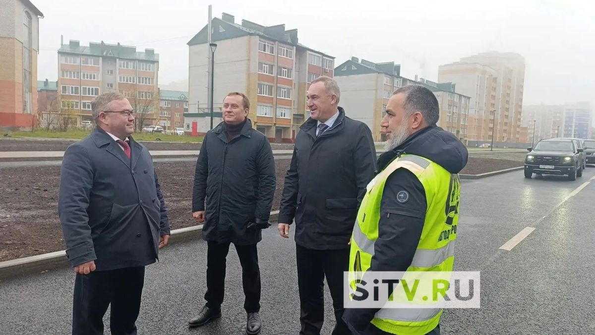 Губернатор Югры осмотрел строительство трёх дорог в Сургуте Губернатор Югры осмотрел строительство трёх дорог в Сургуте