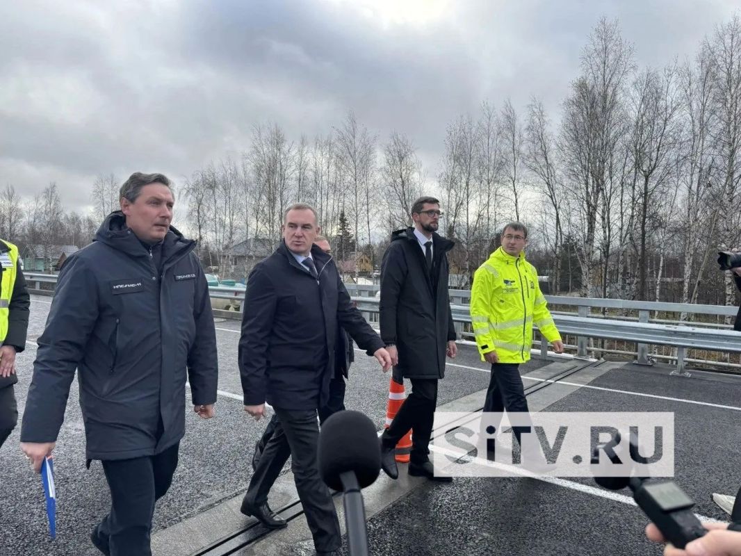 Ещё один объект, который посетил губернатор Югры Руслан Кухарук, — новый мост через протоку Сингапайская Ещё один объект, который посетил губернатор Югры Руслан Кухарук, — новый мост через протоку Сингапайская