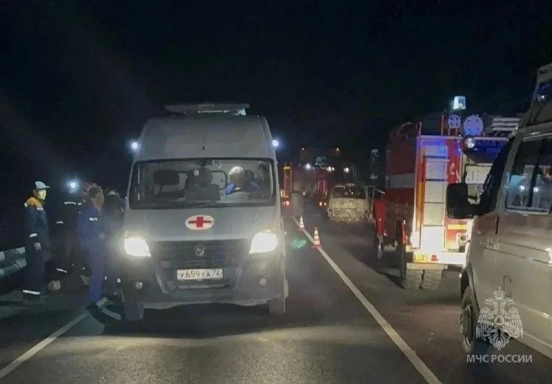 В ДТП под Тобольском погибли семеро направлявшихся в Сургут жителей Башкирии В Тобольском муниципальном округе произошло ДТП с многочисленными жертвами. Авария случилась вечером 21 октября 2026 года на федеральной автодороге... В ДТП под Тобольском погибли семеро направлявшихся в Сургут жителей Башкирии В Тобольском муниципальном округе произошло ДТП с многочисленными жертвами. Авария случилась вечером 21 октября 2026 года на федеральной автодороге...