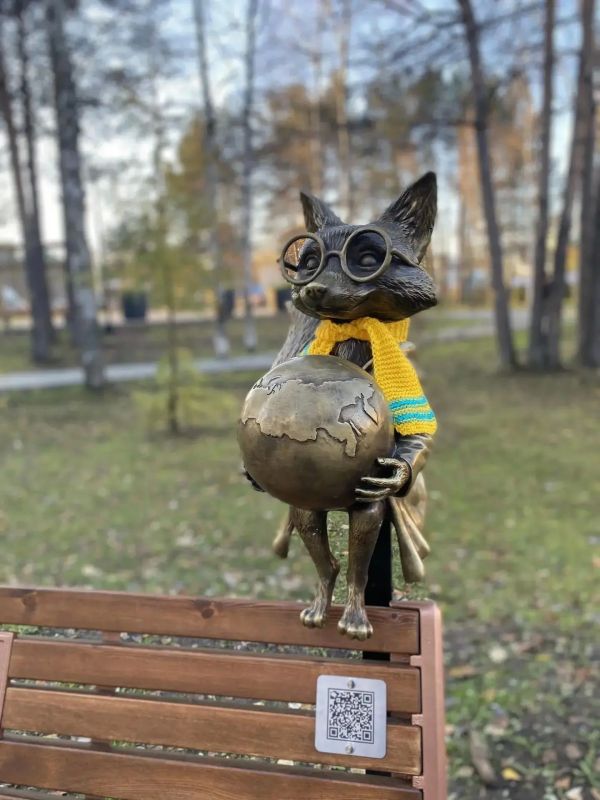 Сургутяне «утеплили» лисенка в сквере «Дружбы народов» Сургутяне «утеплили» лисенка в сквере «Дружбы народов»