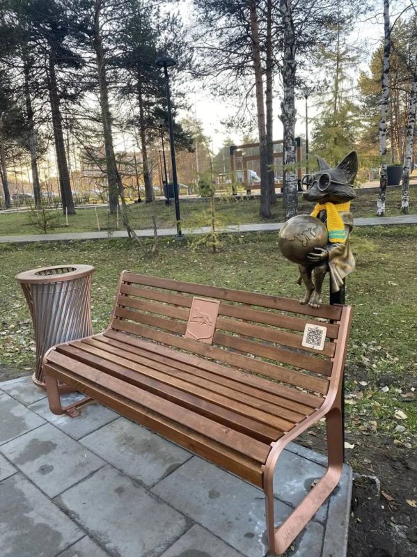 К зиме готов!. Бронзовому лисенку в новом сквере «Дружбы народов» неравнодушные сургутяне подарили шарф К зиме готов!. Бронзовому лисенку в новом сквере «Дружбы народов» неравнодушные сургутяне подарили шарф