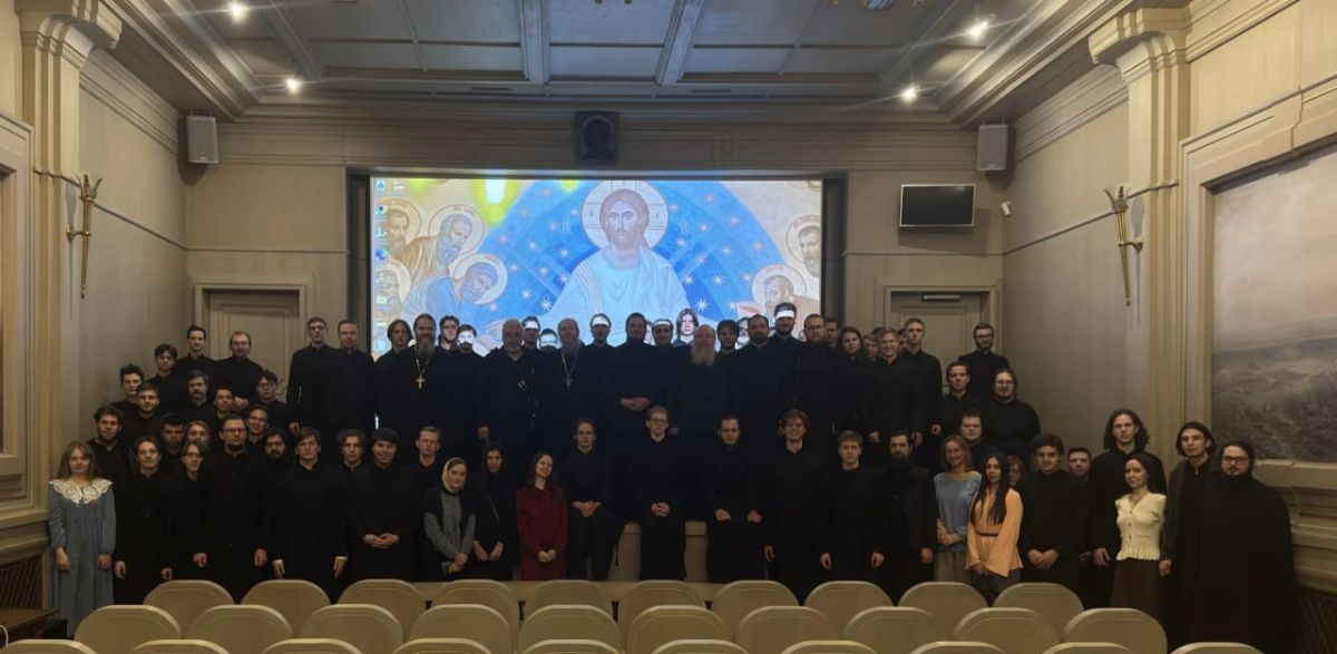 Фильм «Романовы: преданность и предательство» показали в Сретенской духовной академии Фильм «Романовы: преданность и предательство» показали в Сретенской духовной академии